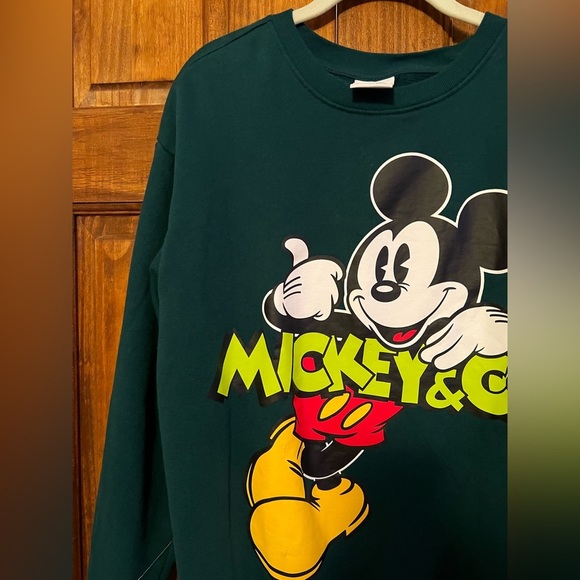 Disney Green Crewneck Pullover Sweater with Mickey Mouse Size Medium Unisex - Picture 10 of 12